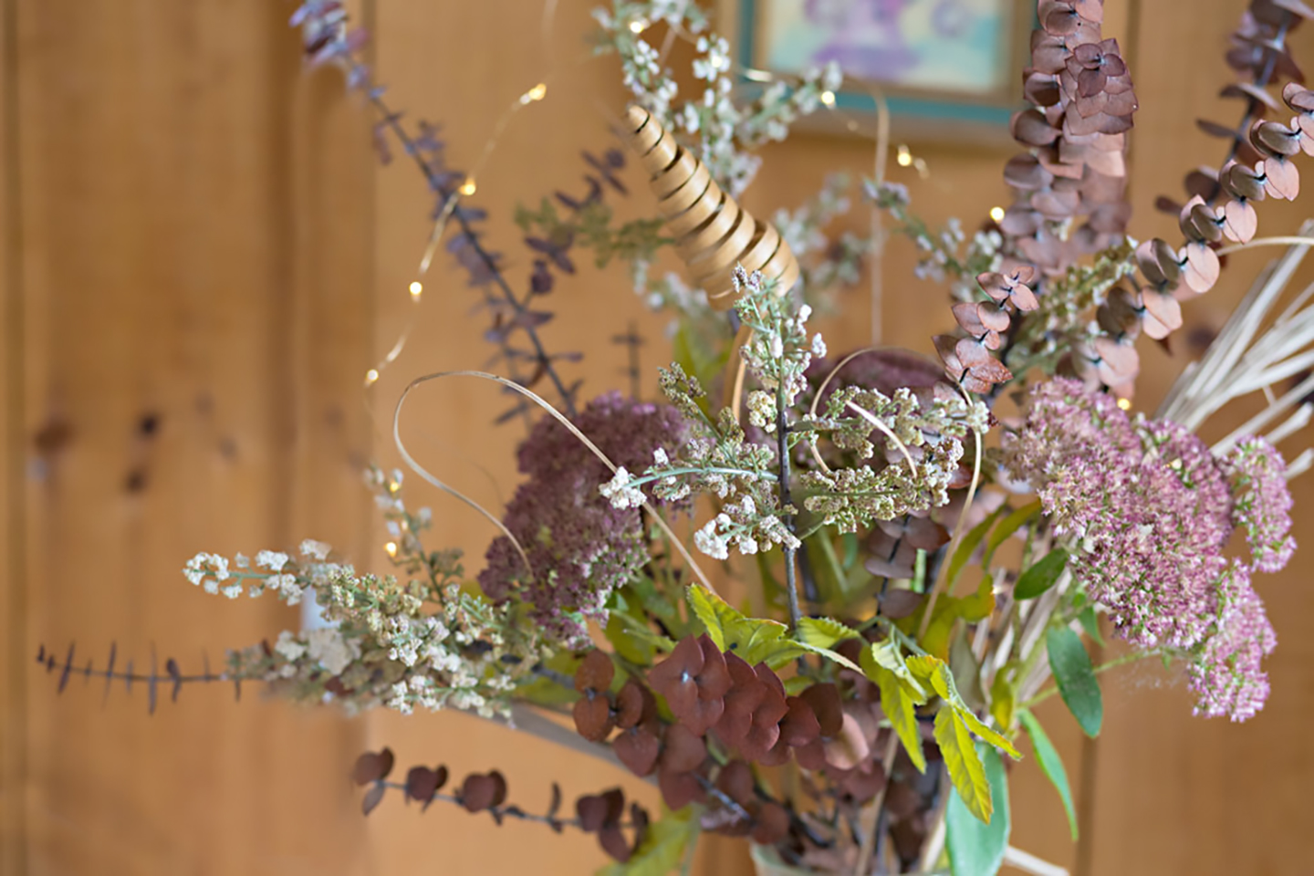 Decorative flowers in the Rustic Cabin